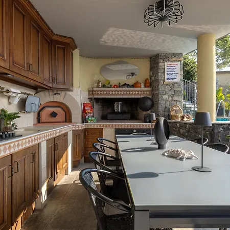 Villa Kirivangio With Pool &